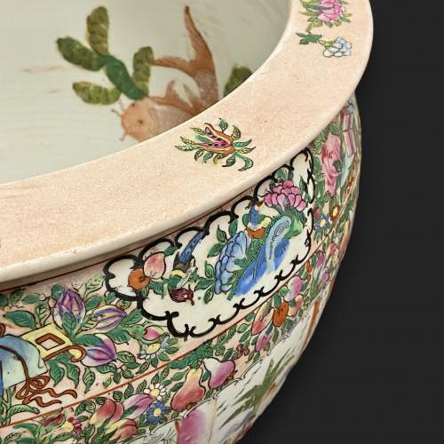 20th Century Large Chinese Export Porcelain Fish Bowl image-6