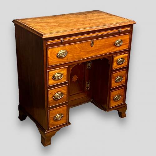 19th Century Mahogany Kneehole Desk image-1