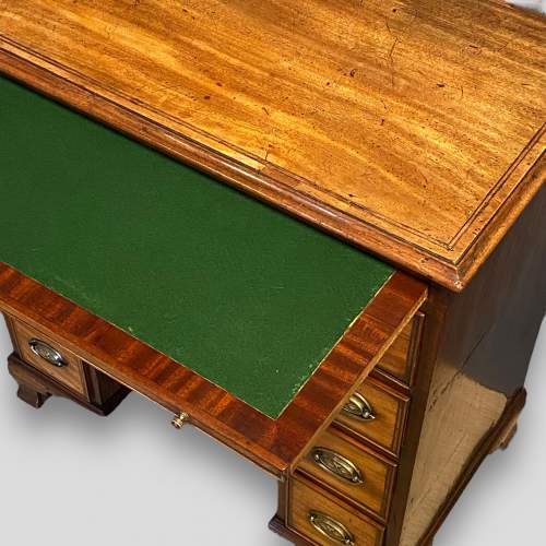 19th Century Mahogany Kneehole Desk image-6