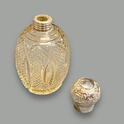Pair of Victorian Silver Scent Bottles image-5