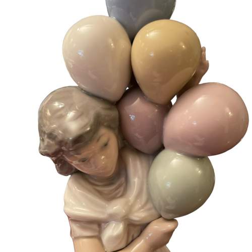 Lladro Ceramic Figurine Of A Lady Balloon Seller image-4