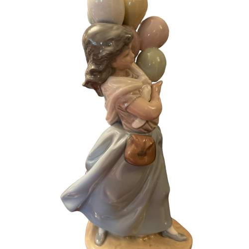 Lladro Ceramic Figurine Of A Lady Balloon Seller image-6