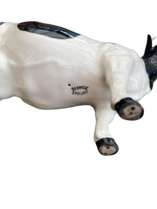 A Beswick Friesian Cow image-4