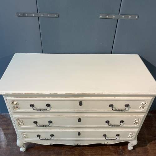 French Painted Chest of Drawers image-6