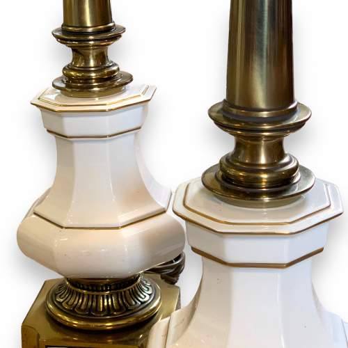 Pair of 20th Century White Porcelain and Brass Plated Lamps image-3