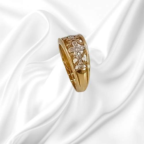 Unusual 9ct Gold Diamond Ring image-3