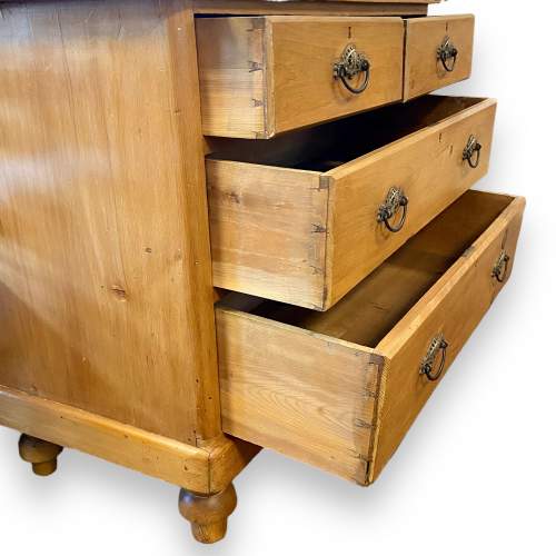 Late Victorian Pine Chest of Drawers image-4