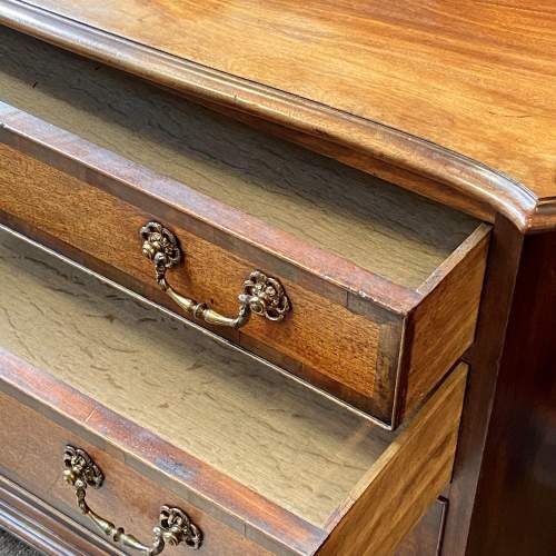 George III Mahogany Chest of Drawers image-5