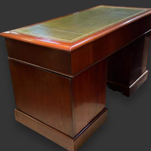 Victorian Pedestal Desk with Green Leather Writing Surface image-3