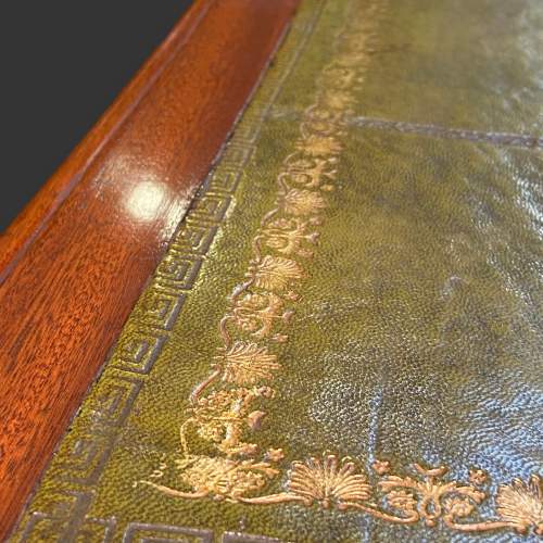 Victorian Pedestal Desk with Green Leather Writing Surface image-4
