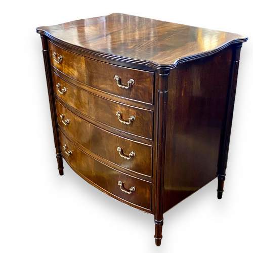 Mid 20th Century Mahogany Bow Fronted Chest of Drawers image-2