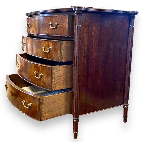 Mid 20th Century Mahogany Bow Fronted Chest of Drawers image-3