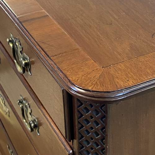 Georgian Mahogany Cross Banded Chest of Drawers image-6
