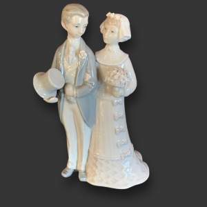 Lladro Bride and Groom Porcelain Figurine