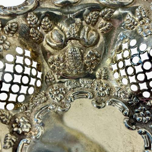 Pair of Victorian Silver Dishes image-4