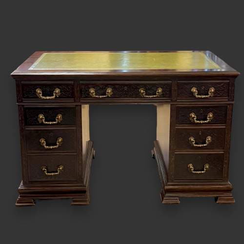 Early Victorian Mahogany Pedestal Desk image-2