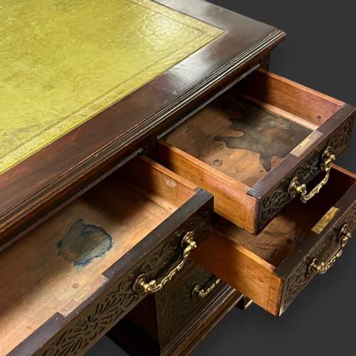 Early Victorian Mahogany Pedestal Desk image-5
