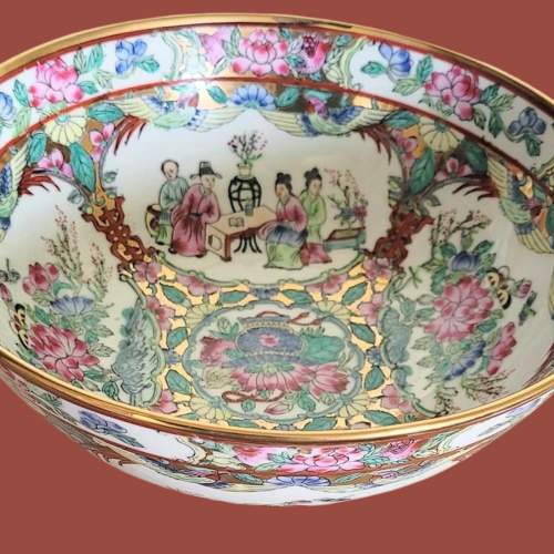 Vintage Chinese Famille Rose Decorative Bowl image-4
