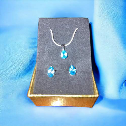 9ct White Gold Topaz Earring and Pendant Set image-1