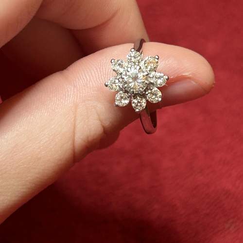 18ct White Gold Diamond cluster ring set & approx 1.25ct Diamonds image-1