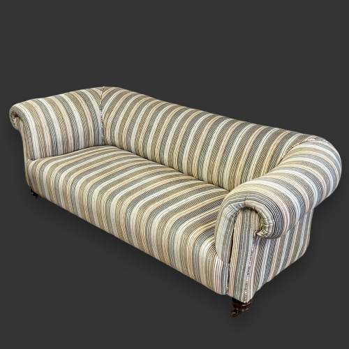 Victorian Chesterfield Sofa image-1