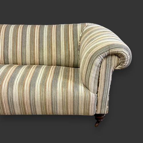 Victorian Chesterfield Sofa image-2