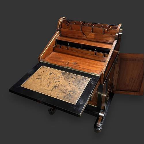 Quality 19th Century Amboyna and Ebonised Davenport Desk image-3