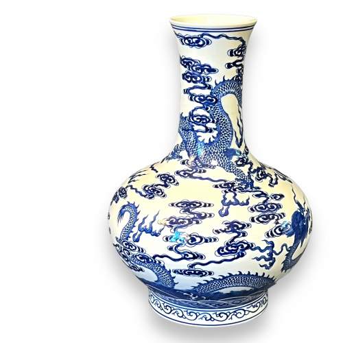 Chinese Export Hand Painted Porcelain Bottle image-4
