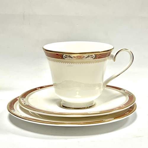 Royal Doulton Sandon Pattern Tea Set and Dinner Service image-4