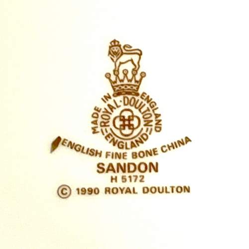 Royal Doulton Sandon Pattern Tea Set and Dinner Service image-6