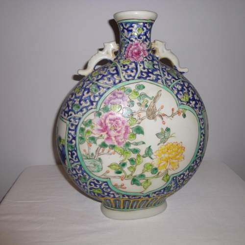 Oriental Moonflask with Chrysanthamums image-1