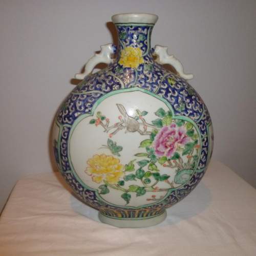 Oriental Moonflask with Chrysanthamums image-2