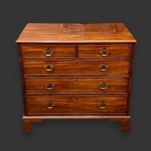 George III Mahogany Chest of Drawers image-2