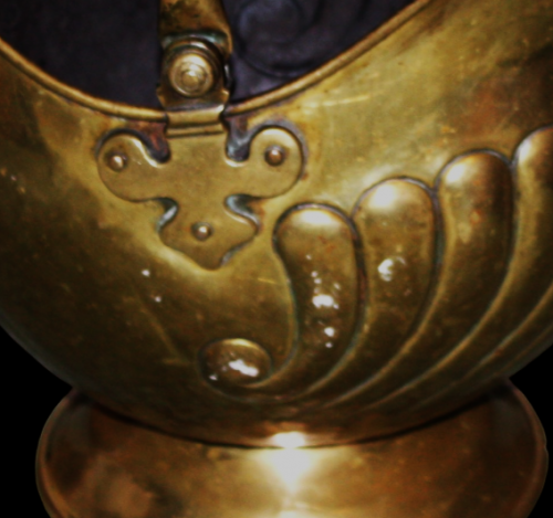 Good Quality Brass Helmet Coal Scuttle image-5