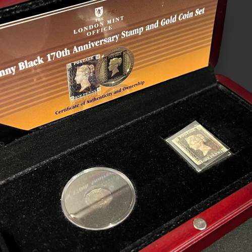 London Mint Presentation 24ct Gold Coin and Penny Black image-2