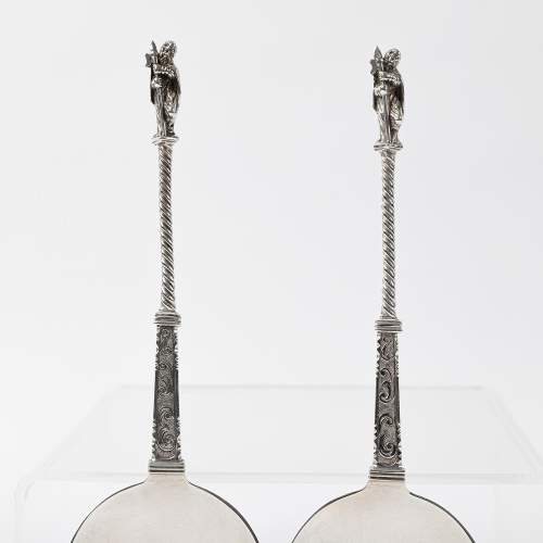 Cased Set of Victorian Sterling Silver Serving Spoons image-4
