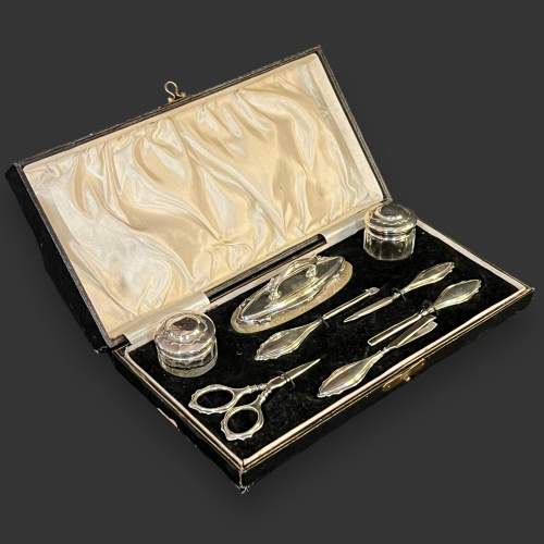 Early 20th Century Cased Silver Manicure Set image-1