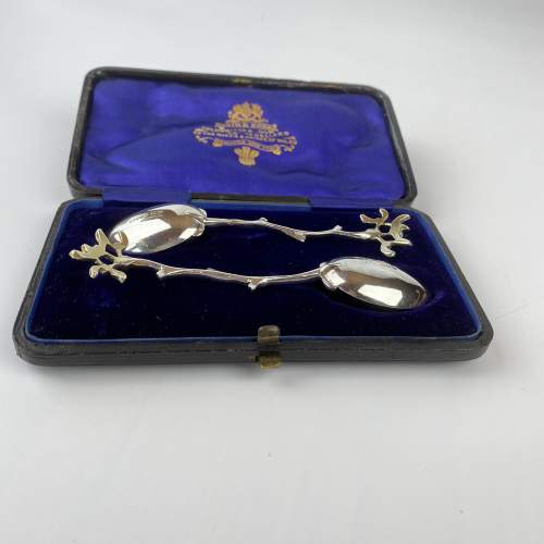 A Pair of Silver Victorian Teaspoons with Mistletoe Finials image-5