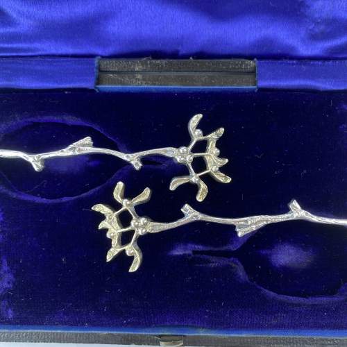 A Pair of Silver Victorian Teaspoons with Mistletoe Finials image-2