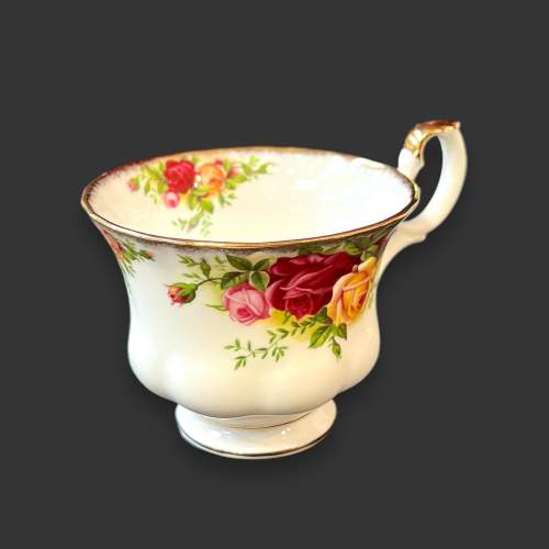 Set of Six Royal Albert Old Country Roses Trios image-4