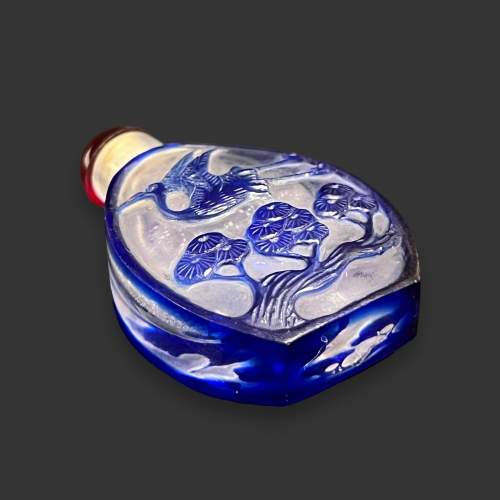 Vintage Chinese Peking Glass Blue Glass Snuff Bottle image-4