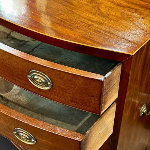 George III Mahogany Bow Fronted Chest of Drawers image-5