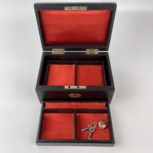 Black Crosshatched Leather Jewellery Box - 2 Keys image-4