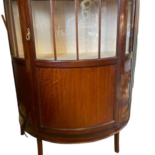 Edwardian Mahogany Bow Front Glazed Cabinet image-2
