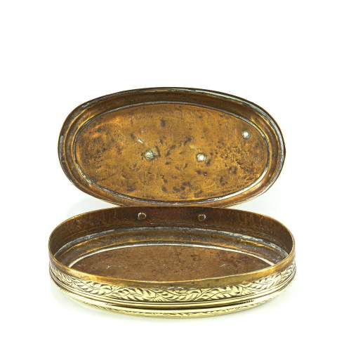 Early 18th Century Dutch Brass Tobacco Box image-3