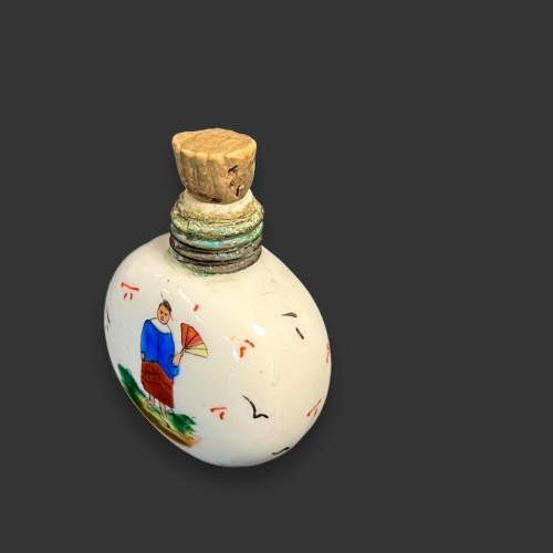 Chinese Qing Period Hand Painted Snuff Bottle image-3