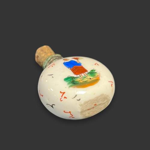 Chinese Qing Period Hand Painted Snuff Bottle image-4