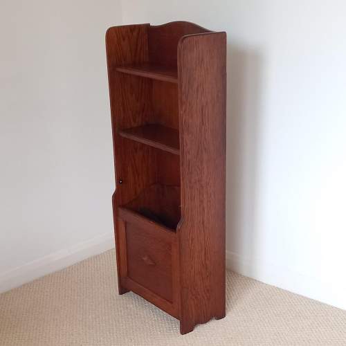 Early 20th Century Oak Open Bookcase with Pull Down Magazine Holder image-2