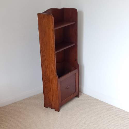 Early 20th Century Oak Open Bookcase with Pull Down Magazine Holder image-3