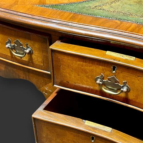 Early 20th Century Kneehole Desk image-5